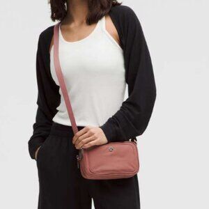 Lululemon Spiced Chai Crossbody Camera Bag - EUC